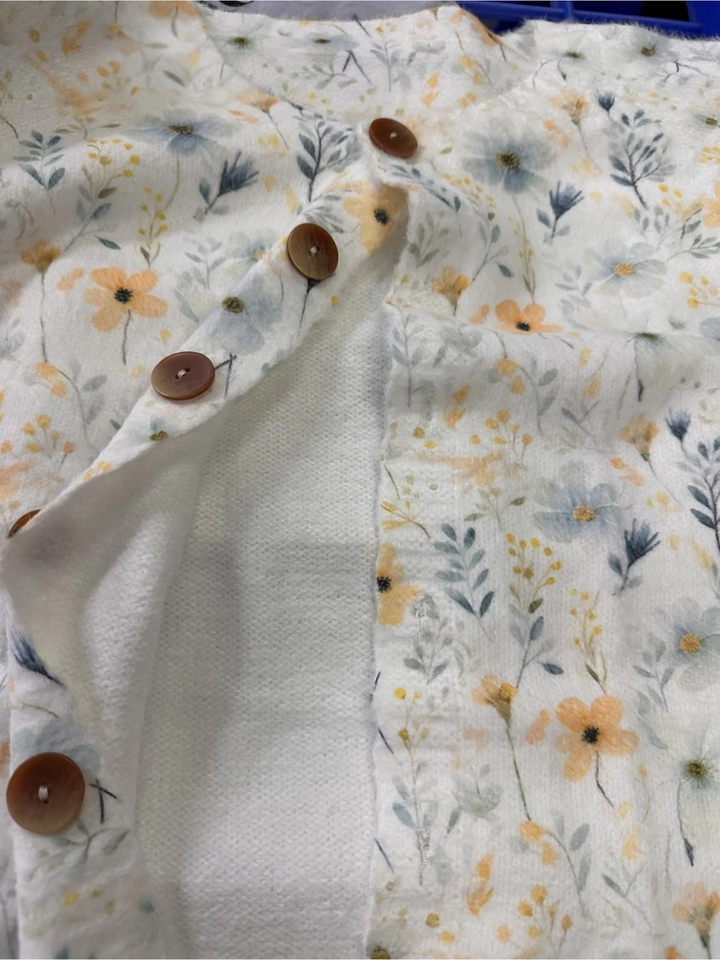 Hazel – Lovely Meadows Floral Pattern Printed Buttoned Cardigan Sweater